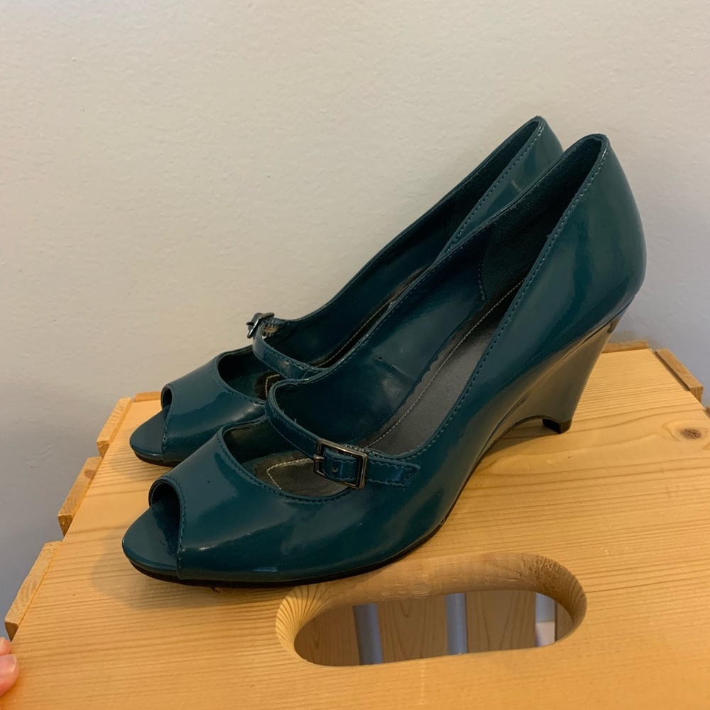 Dapper Ladies Heel - Picture 4 of 5